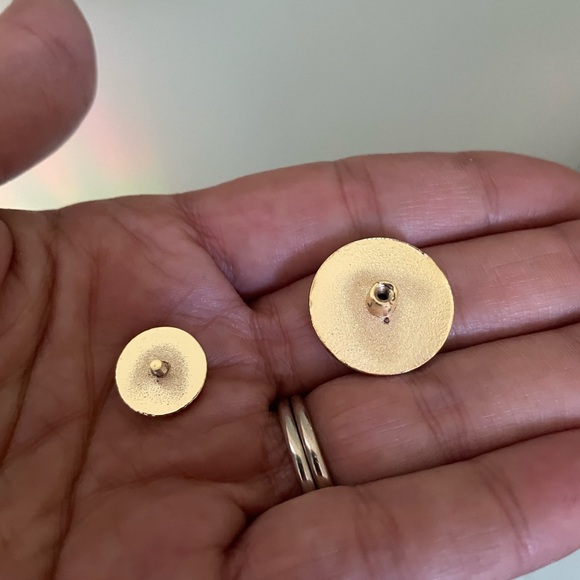 NIB Nike Join Forces Gold Colored Shoe Jewelry - Picture 3 of 5